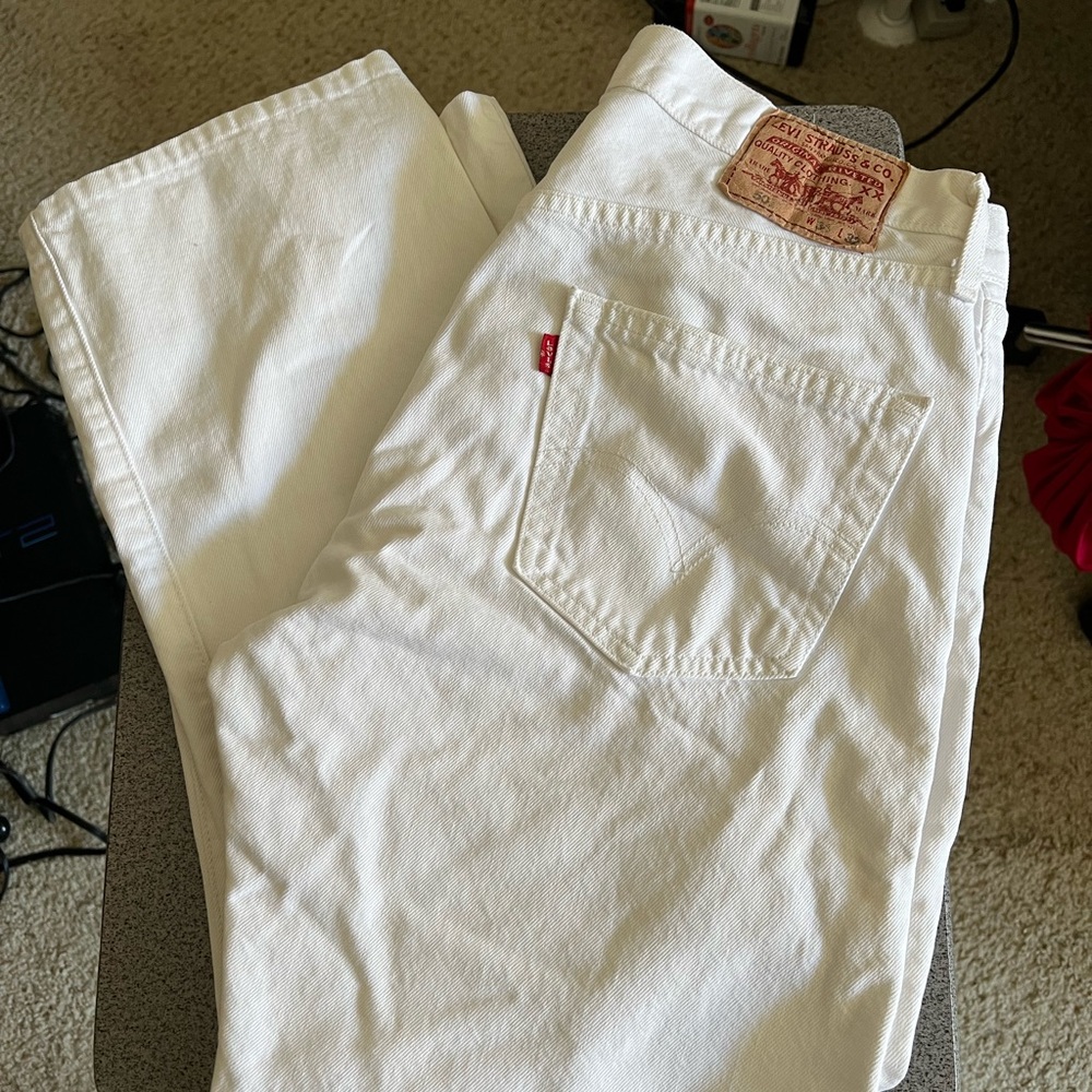 White Levi’s Jeans - Picture 2 of 5